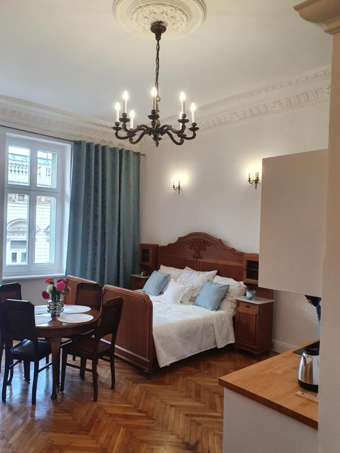 Prestige Aparthotel Piotrkowska 82 - Wyjatkowy Widok Na Deptak Лодз Екстериор снимка